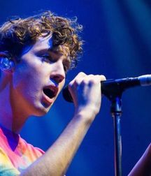 Out And Famous Part I--Troye Sivan!  590501820cf4c.jpg