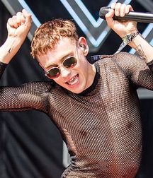 Out and Famous Part II--Olly Alexander!! 5907498850d5b.jpg