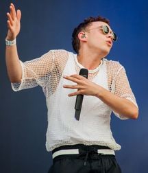 Out and Famous Part II--Olly Alexander!! 5907498b56a80.jpg