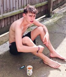 Out and Famous Part II--Olly Alexander!! 5907498e110fd.jpg