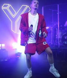 Out and Famous Part II--Olly Alexander!! 590749908a3d5.jpg