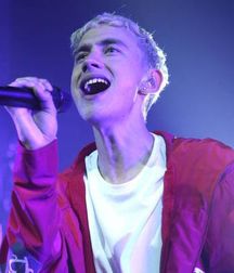 Out and Famous Part II--Olly Alexander!! 5907499fefd25.jpg