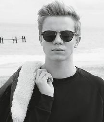 Out and Famous Part III--Ronan Parke! 590f4a275d597.jpg