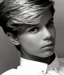Out and Famous Part III--Ronan Parke! 590f4a2cf0cc2.jpg