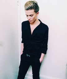 Out and Famous Part III--Ronan Parke! 590f4a346b710.jpg