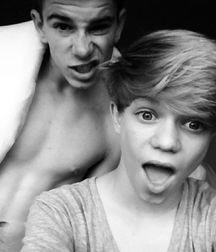 Out and Famous Part III--Ronan Parke! 590f4a36e5649.jpg