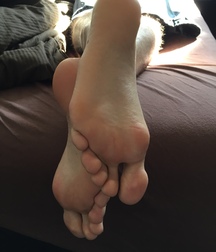 Boys's feet 109 58bc105c72bd0.jpg