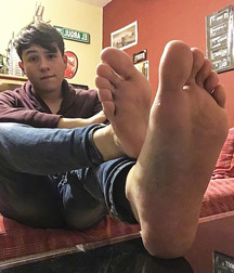 Boys's feet 109 58bc10d382bf7.jpg