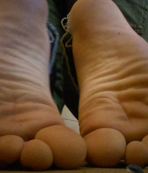 Boys's feet 109 58bc11069590b.jpg