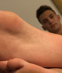 Boys's feet 109 58bc11438c51a.jpg