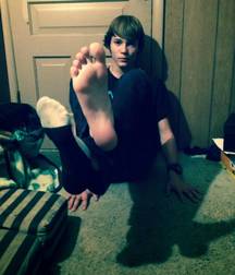 Boys's feet 108 58bc11f4b8b77.jpg
