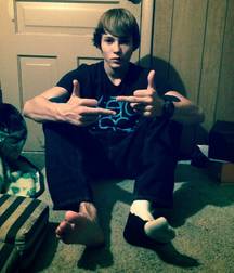 Boys's feet 108 58bc11fb75422.jpg