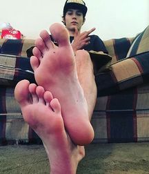 Boys's feet 108 58bc11fea52ee.jpg