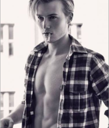 Twinks 129 58e634cb96f4f.png