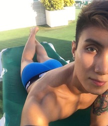 Twinks  190 593f0d3a1c11d.jpg