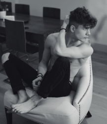 Twinks 195 593ff6448ef32.png