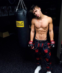 Twinks  2001 59468243cdca2.jpg