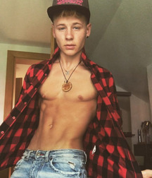 Twinks  2001 594682d99a78b.jpg