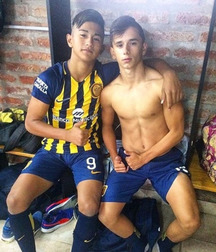 Twinks  2001 594682de3183e.jpg