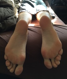Boys's feet 65 596ca21c44fb8.jpg
