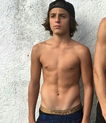 Twinks 240 597ced284fe1f.jpg