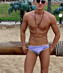 Twinks in pool 1 598072ce320c3.jpg