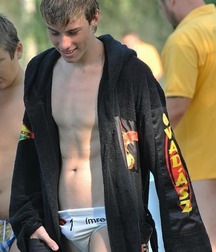 Twinks in pool 1 59807379a858a.jpg