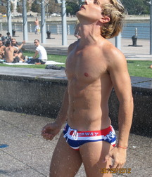 Twinks in pool 2 598073f44020f.jpg