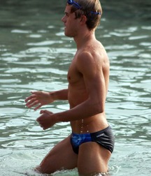 Twinks in pool 3 59807a7e5d851.jpg