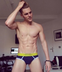 Twinks in pool 6 598095270c162.jpg