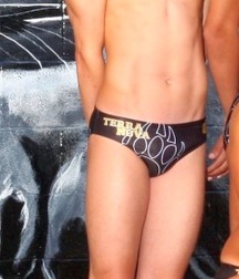 Twinks in pool 6 598095fed6111.jpg