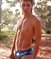 Twinks in pool 6 59809662e2078.jpg