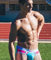 Twinks in pool 7 5987208f32be9.jpg