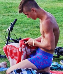 Twinks in pool 7 598720f2ec618.jpg