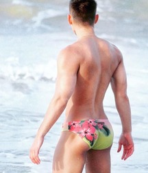 Twinks in pool 10 598a298143be4.jpg