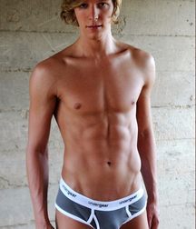 Twinks in pool 14 59934d4478ebb.jpg