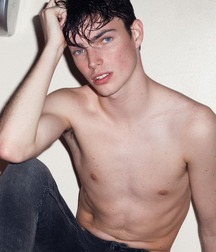 Twinks 259 599c94a31433d.jpg