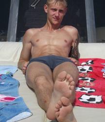 Boys's feet 69 59a3e263e64ab.jpg