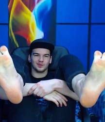 Boys's feet 69 59a3e339c4123.jpg