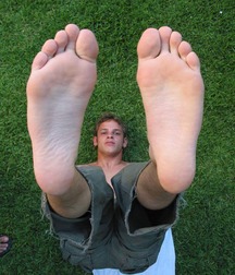 Boys's feet 70 59a3e715bd127.jpg