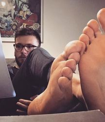 Boys's feet 71 59a3e8d53c903.jpg