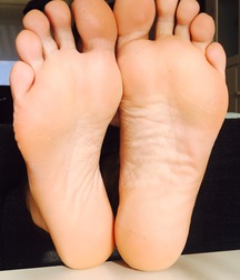 Boys's feet 74 59db35a2a7ed9.jpg