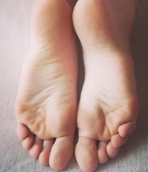 Boys's feet 76 59db3d10efceb.jpg
