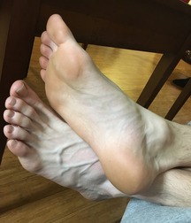 Boys's feet 76 59db3d33e7a81.jpg