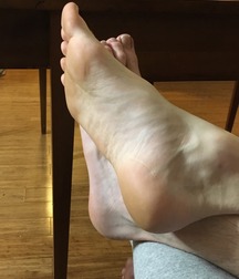 Boys's feet 76 59db3d69ce232.jpg