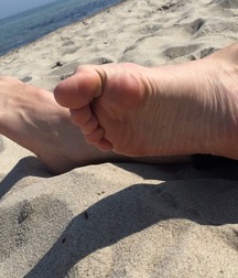 Boys's feet 76 59db3e88d17f9.jpg
