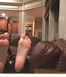 Boys's feet 77 59db402b509e0.jpg