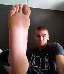 Boys's feet 77 59db40329d63b.jpg