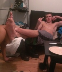 Boys's feet 78 59e5f4fa1c476.jpg