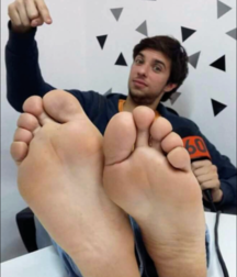Boys's feet 79 59eca50f1c24e.png